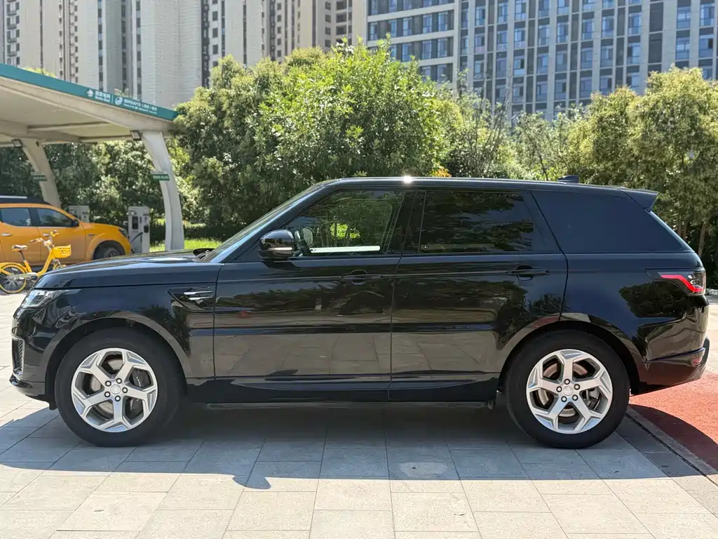 Land Rover Sport PHEV — миниатюра 9
