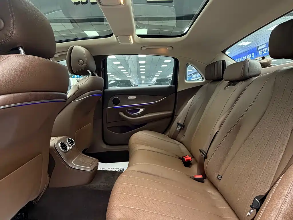 Mercedes-Benz E-Class — миниатюра 6