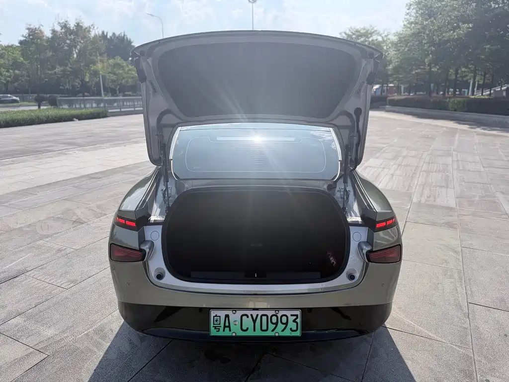 XPeng P7 — миниатюра 10