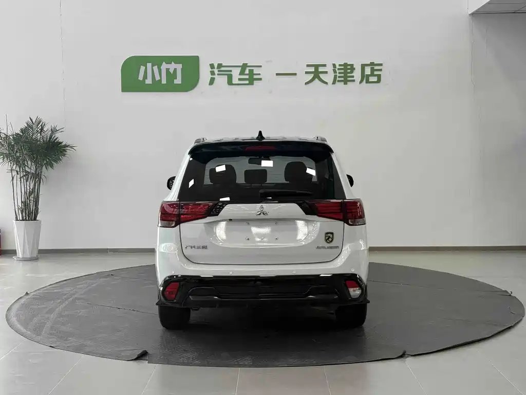 Mitsubishi Outlander 2021 2.0L 5 мест