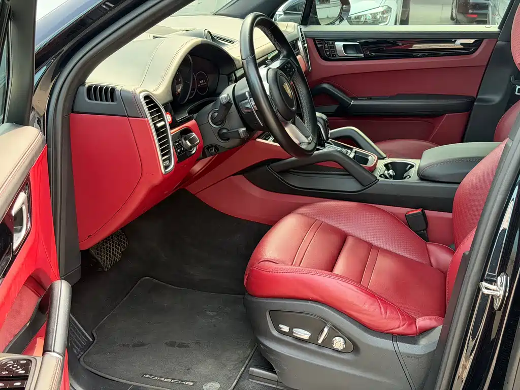 Porsche Cayenne — миниатюра 7