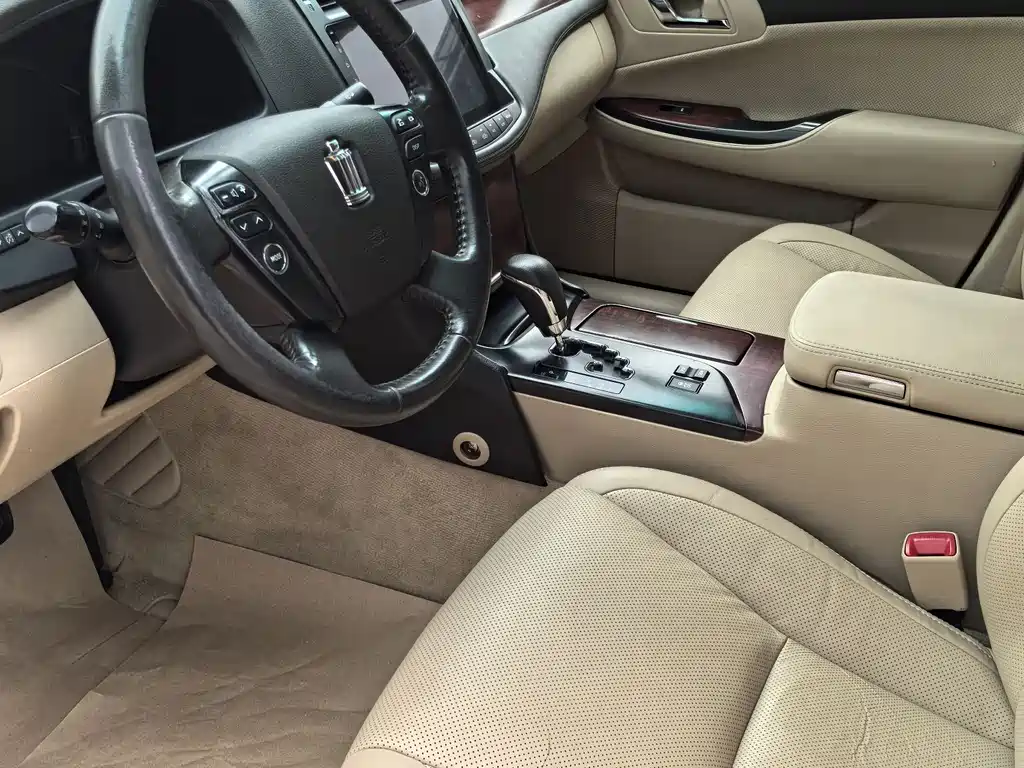 Toyota Crown 2010 2.5L Royal