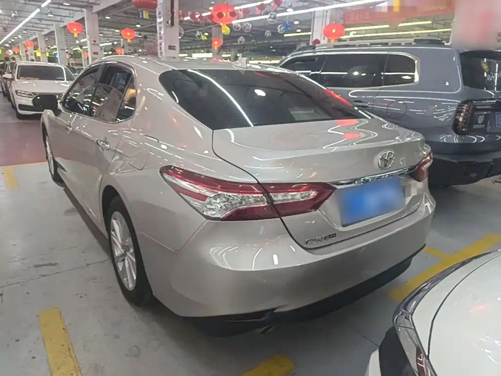 Toyota Camry — миниатюра 5