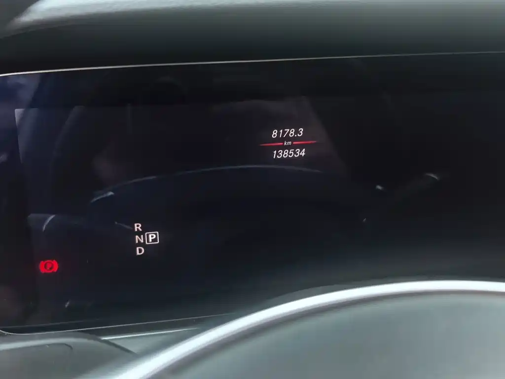 Mercedes-Benz E-Class — миниатюра 6