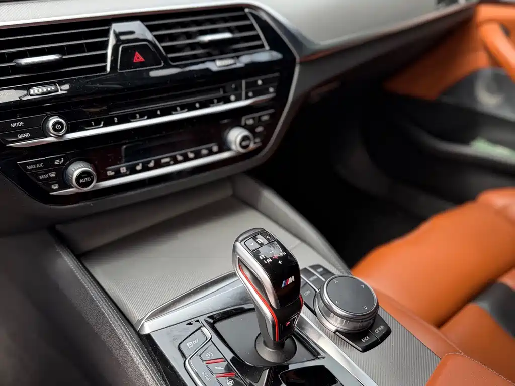BMW M5 — миниатюра 7