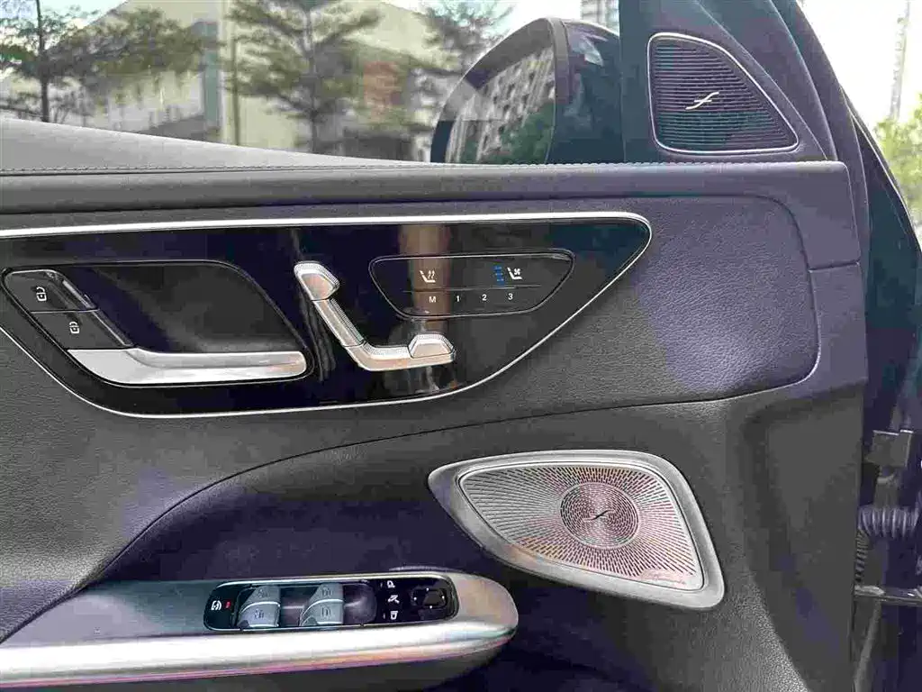 Mercedes-Benz C-Class — миниатюра 10