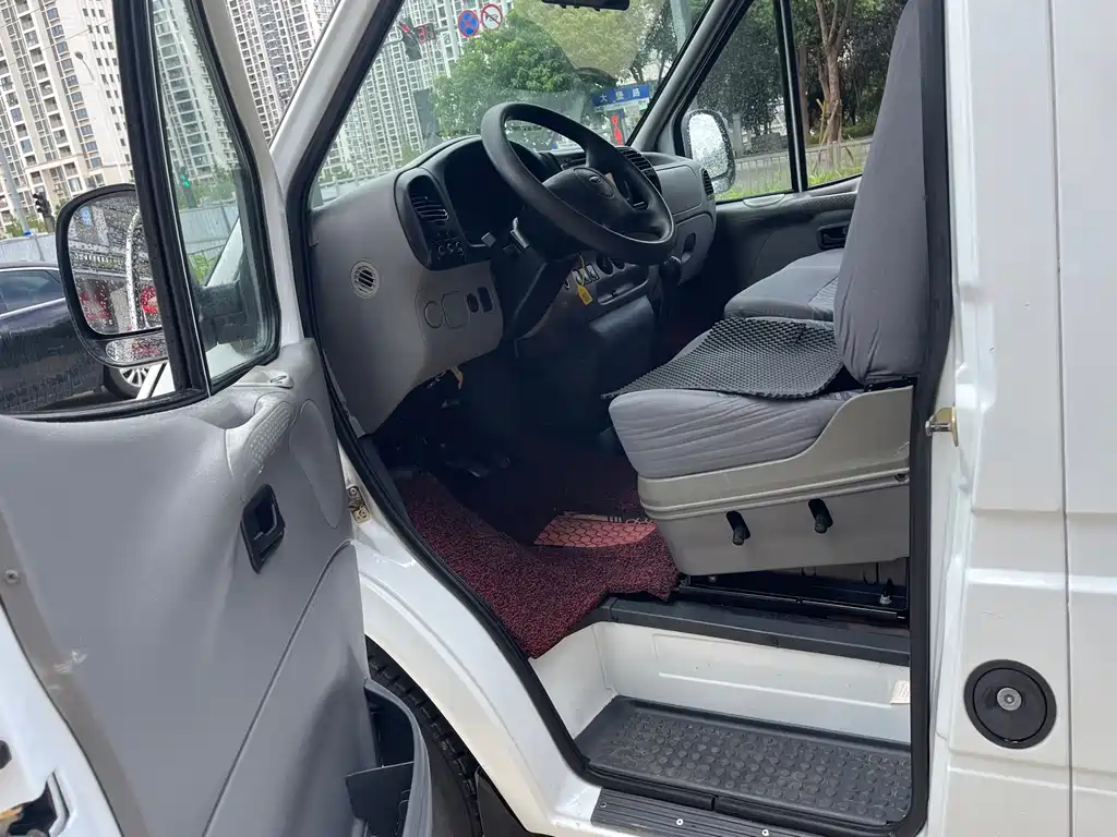 Ford Transit Classic — миниатюра 10