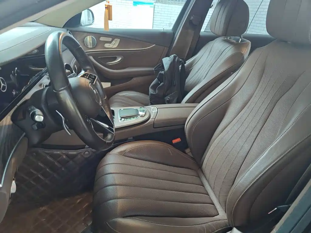 Mercedes-Benz E-Class — миниатюра 8