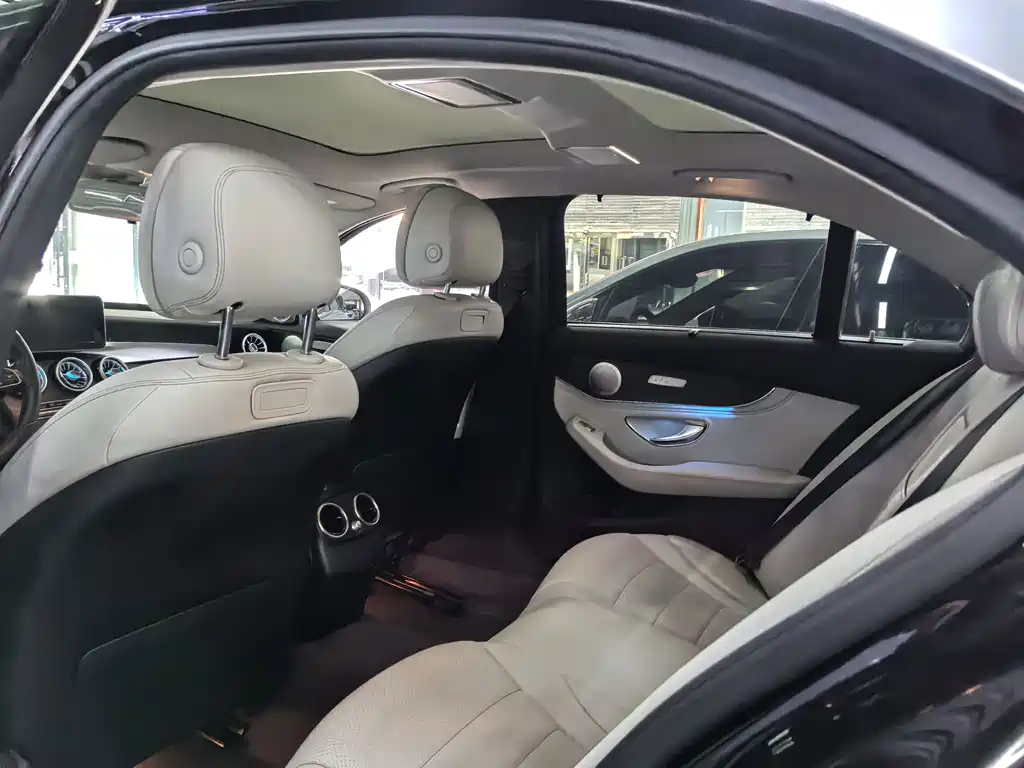 Mercedes-Benz C-Class — миниатюра 8