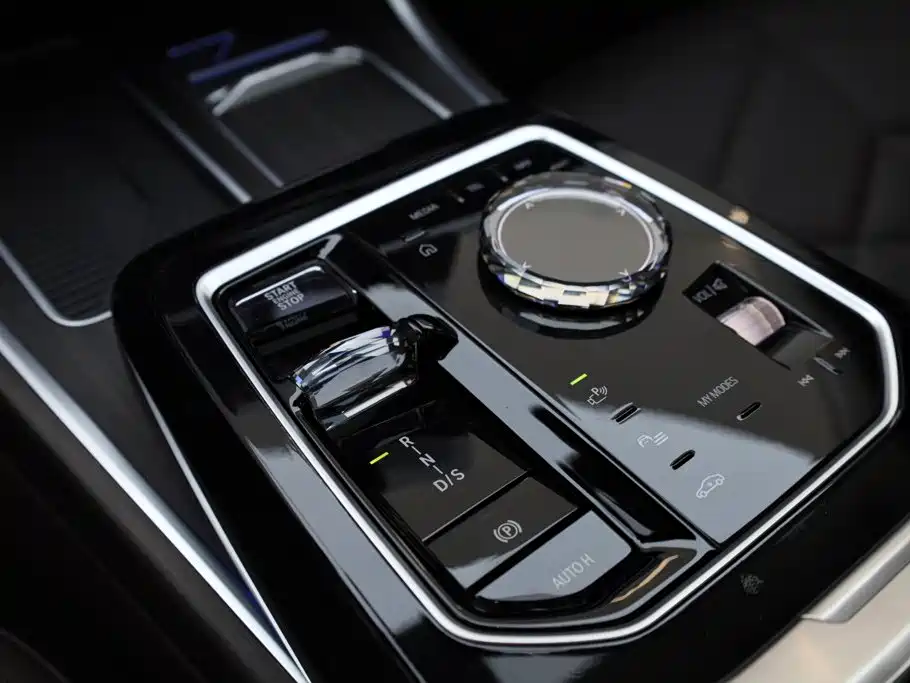 BMW 7 Series — миниатюра 29