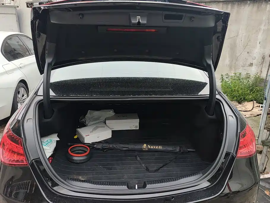 Mercedes-Benz C-Class — миниатюра 4
