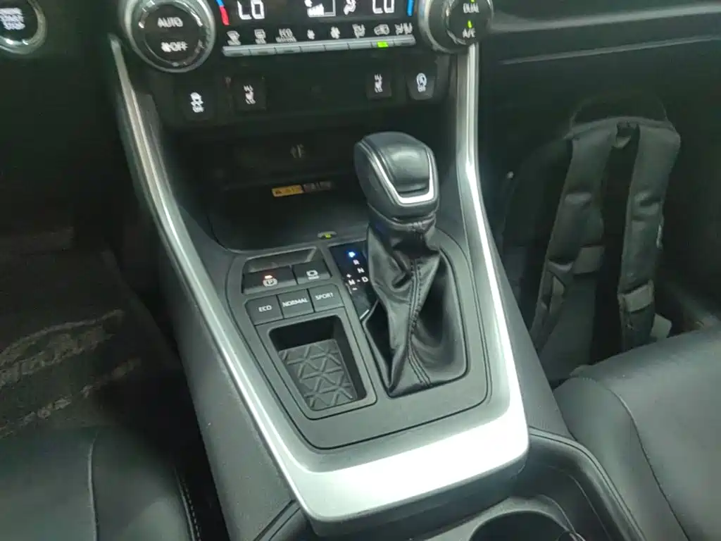 Toyota RAV4 — миниатюра 14