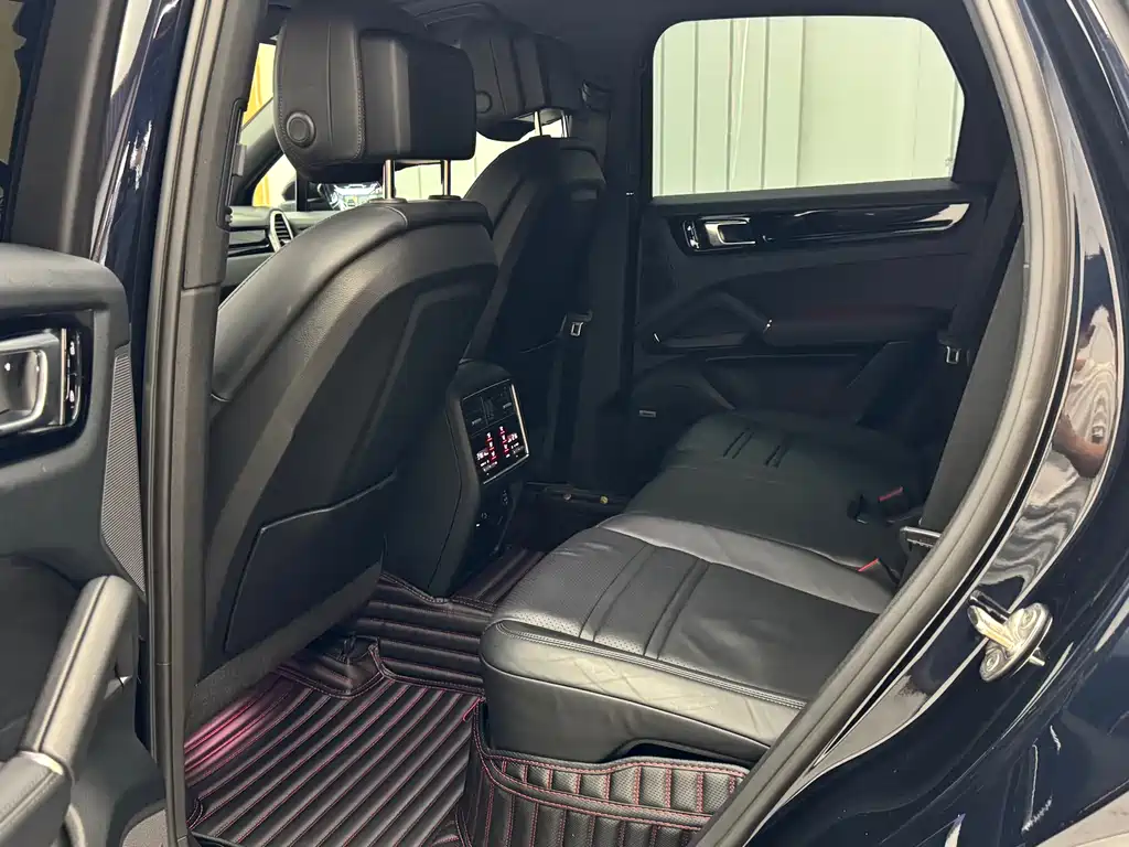 Porsche Cayenne — миниатюра 9