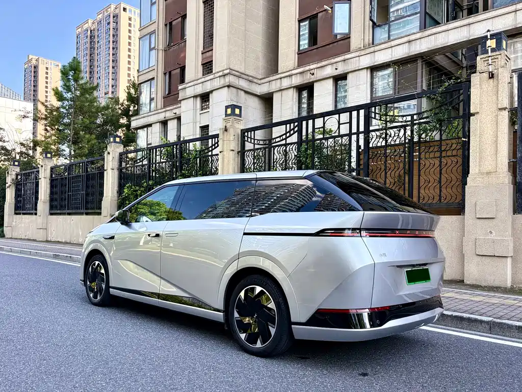 XPeng X9 — миниатюра 4