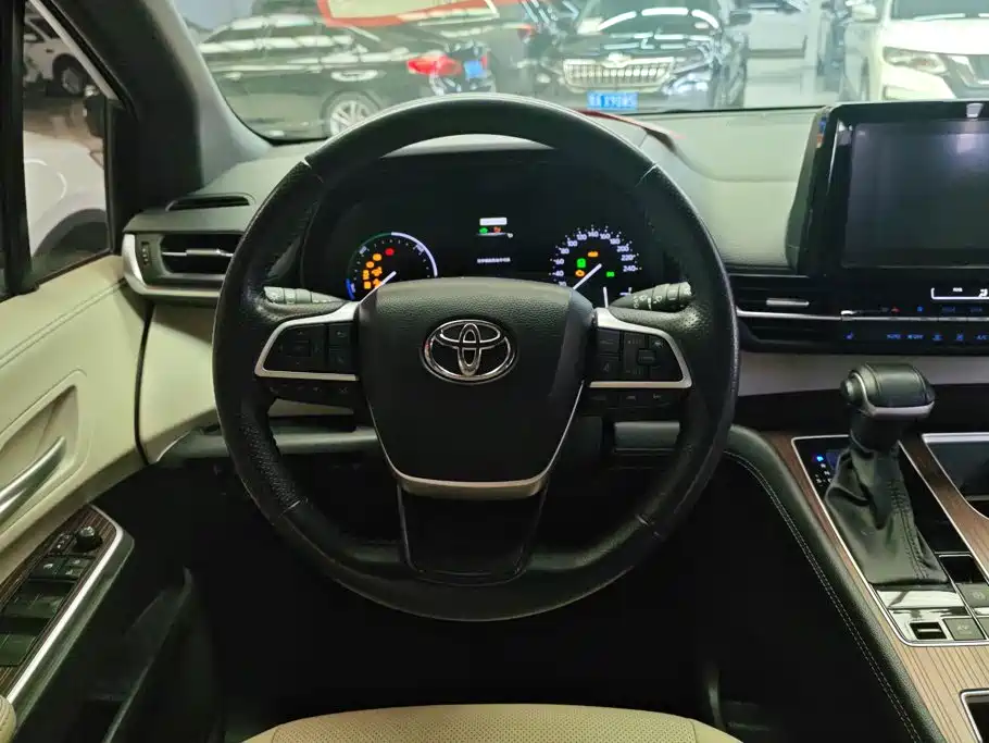 Toyota Sienna — миниатюра 15