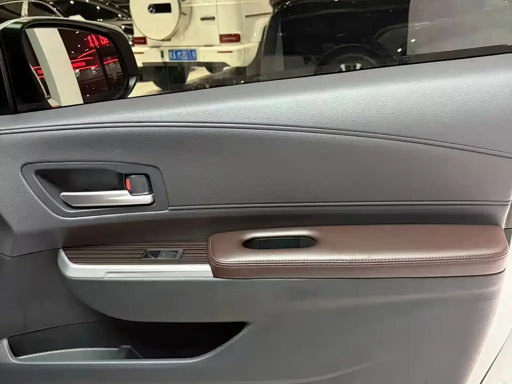 Toyota Granvia — миниатюра 13