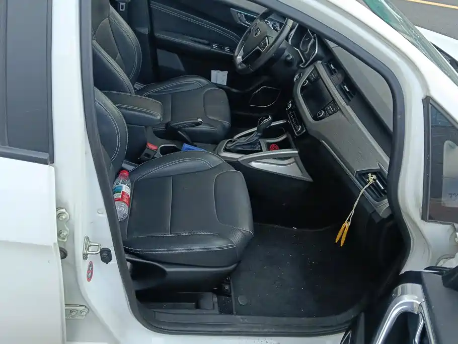 Geely Vision X3 — миниатюра 8