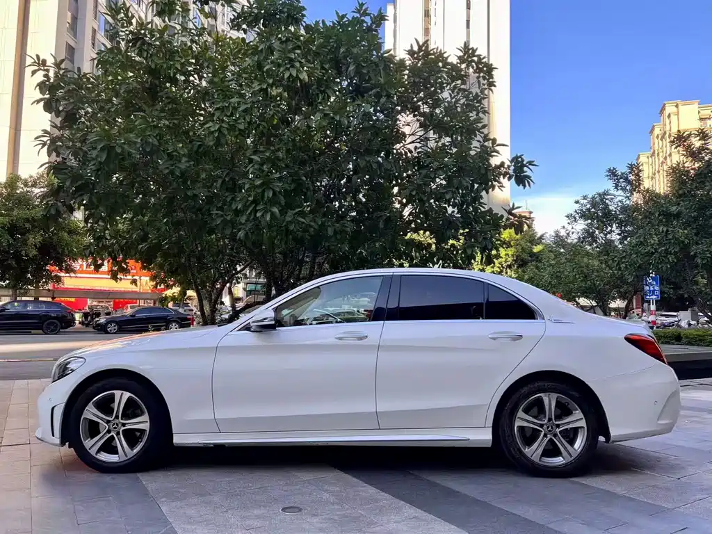 Mercedes-Benz C-Class — миниатюра 3