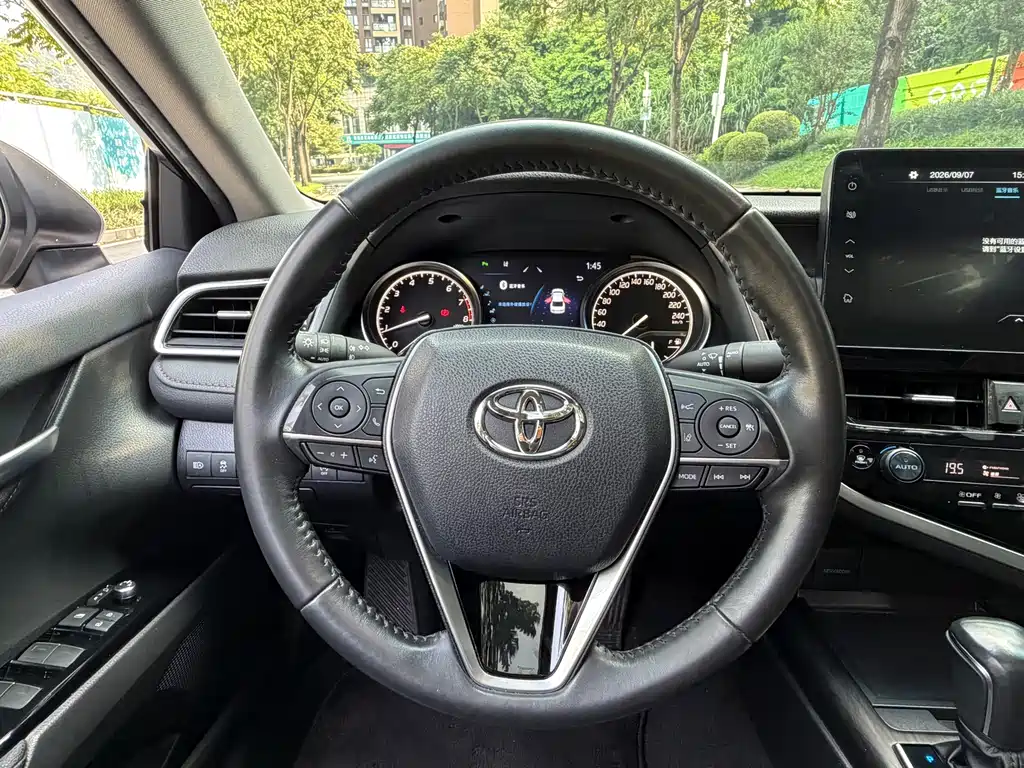 Toyota Camry — миниатюра 11