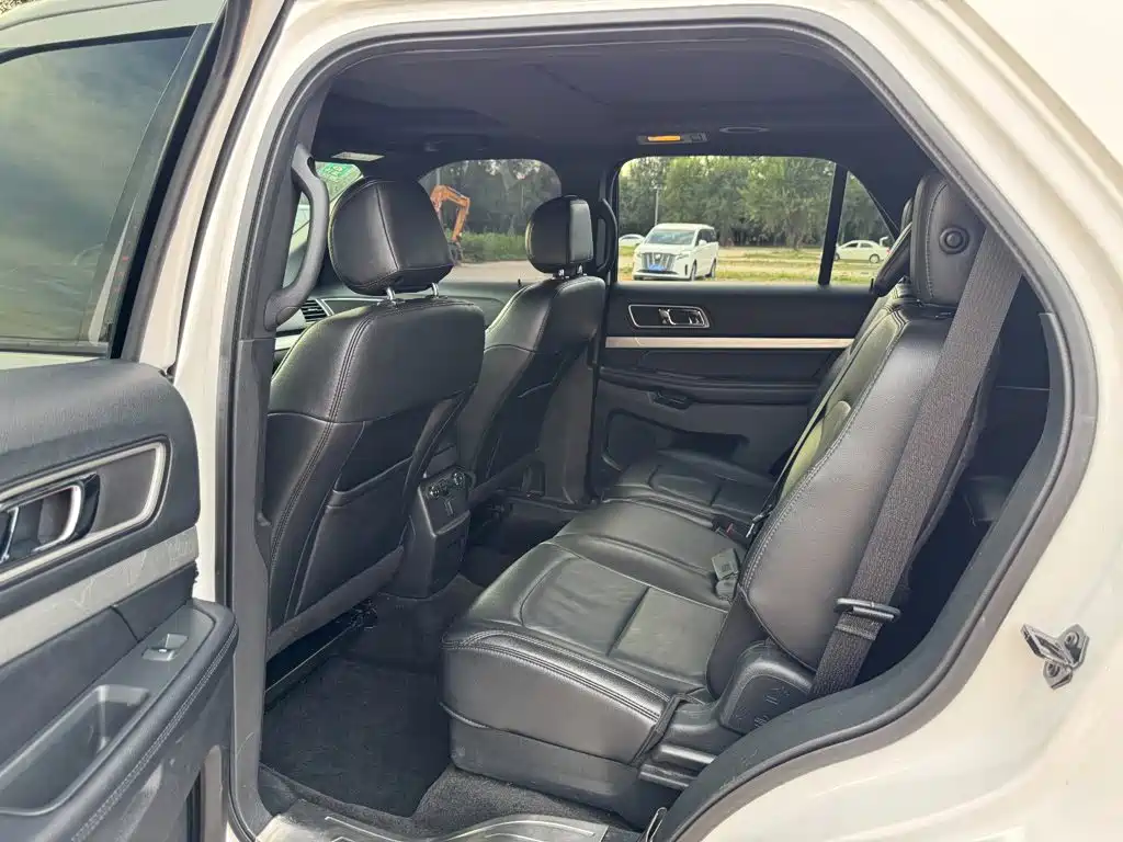 Ford Explorer (Import) — миниатюра 16