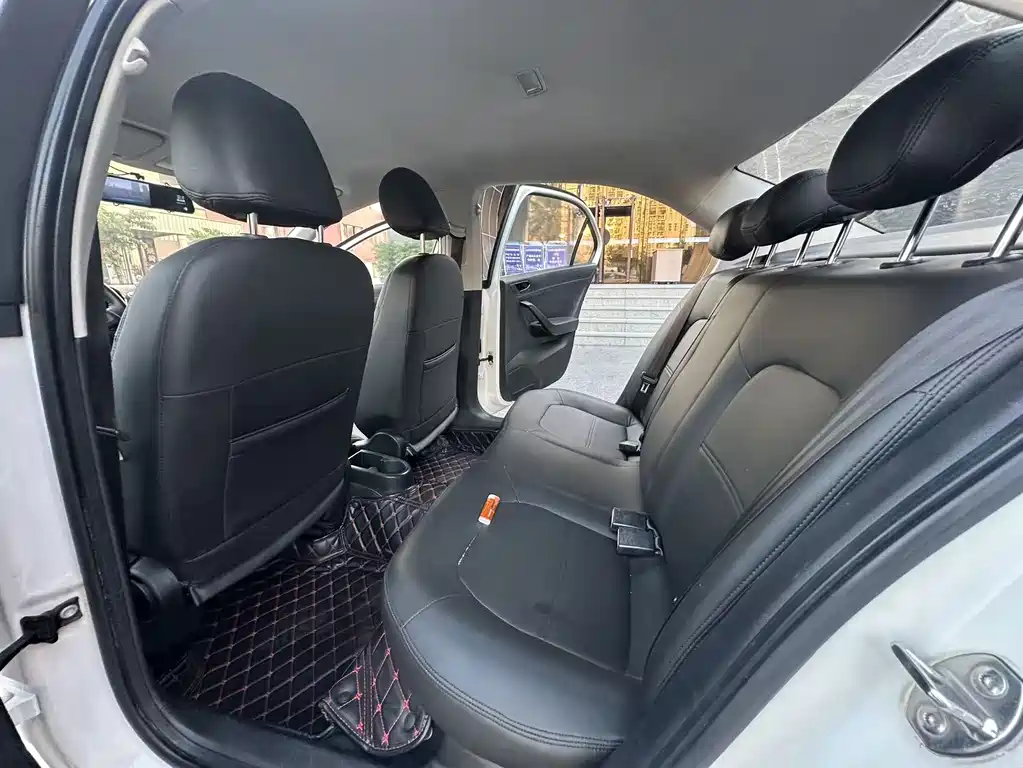 Volkswagen Jetta — миниатюра 8