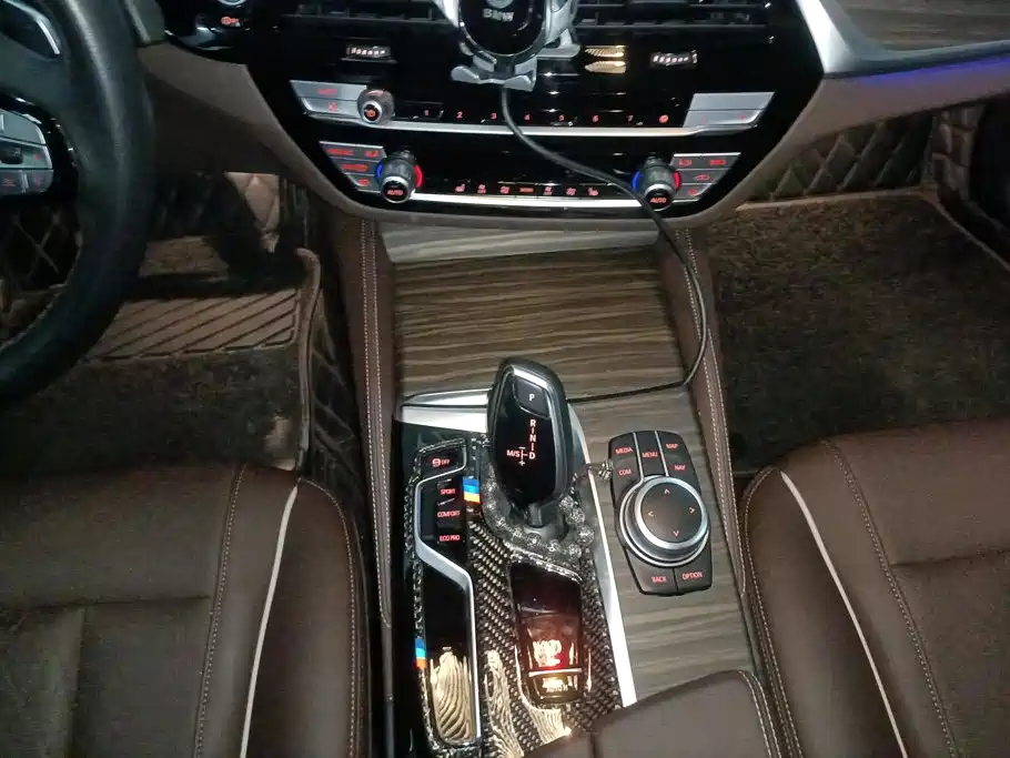 BMW 5 Series — миниатюра 16