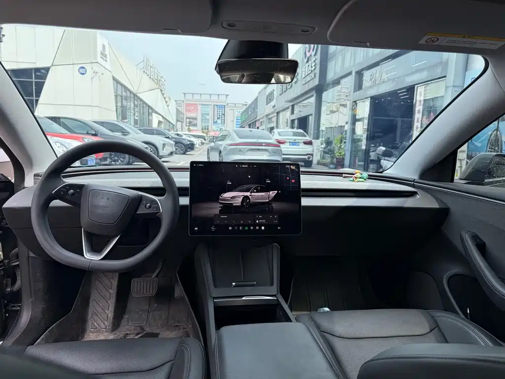 Tesla Model 3 — миниатюра 4