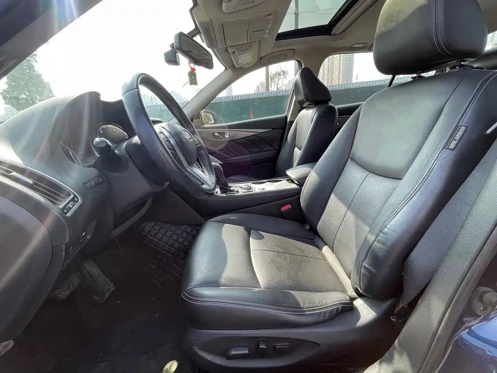 INFINITI Q50L