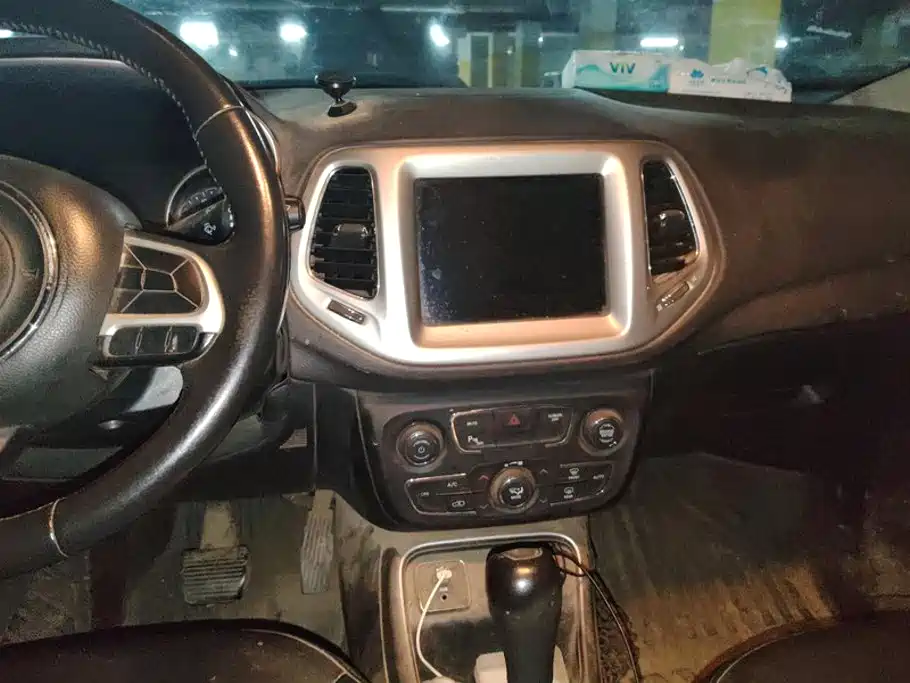 Jeep Compass — миниатюра 13