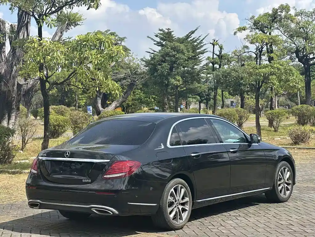Mercedes-Benz E-Class — миниатюра 9