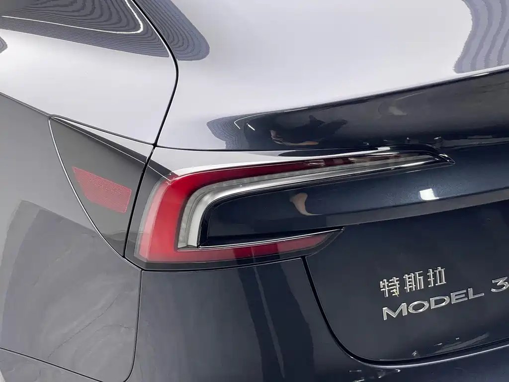 Tesla Model 3 — миниатюра 20