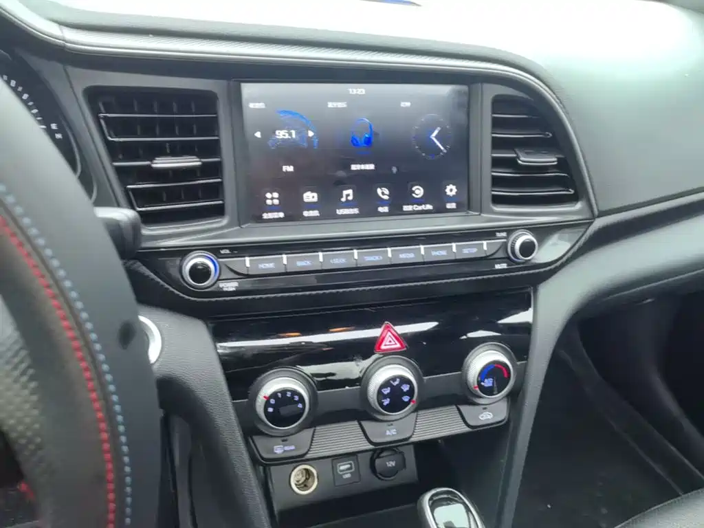 Hyundai Elantra — миниатюра 13