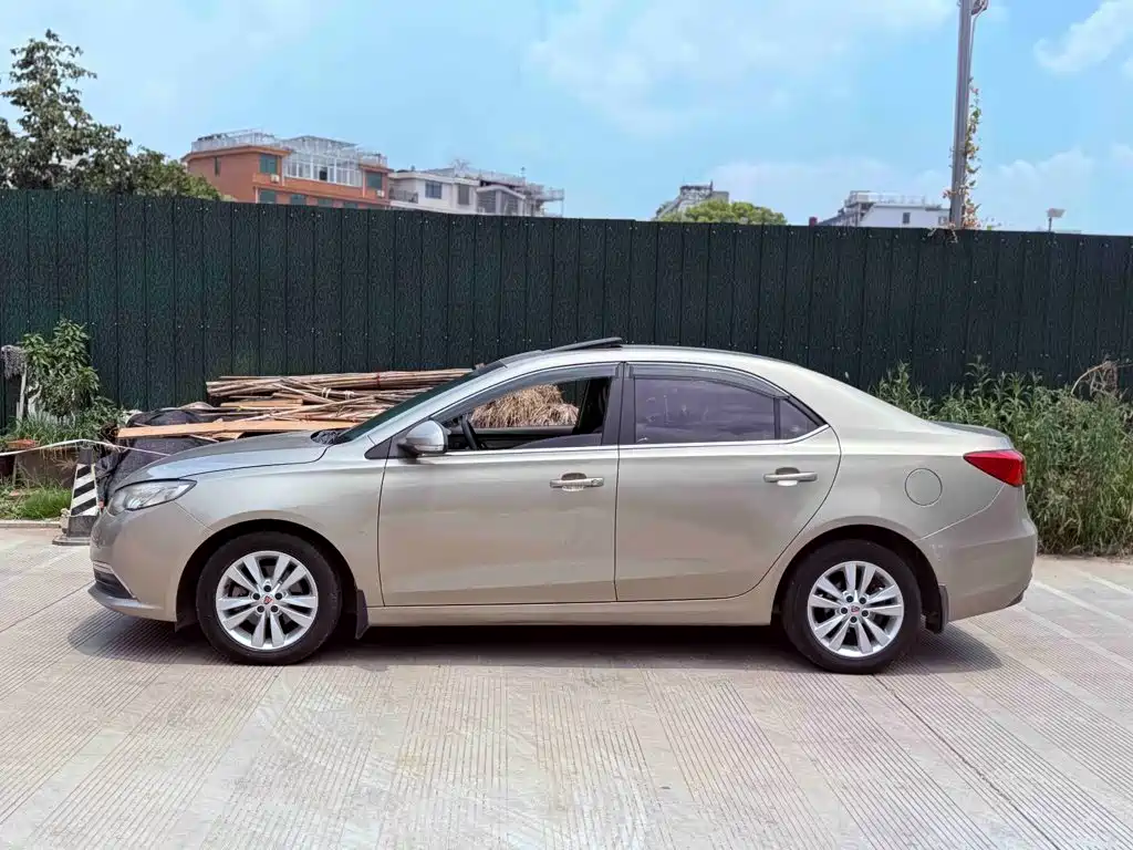 Roewe 360 — миниатюра 9