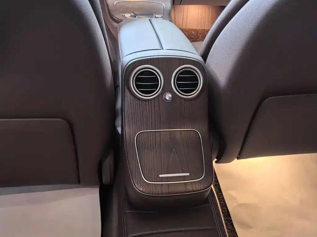 Mercedes-Benz E-Class — миниатюра 11
