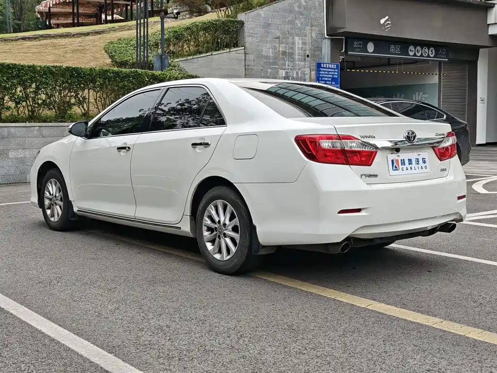 Toyota Camry — миниатюра 5