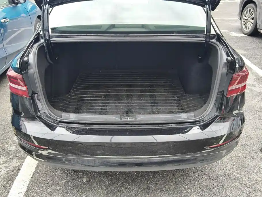 Volkswagen Lavida — миниатюра 4
