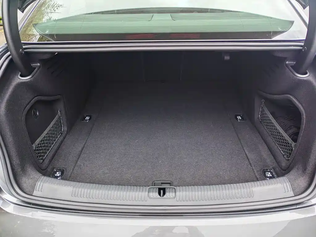 Audi A4L 2024 40 TFSI quattro RS