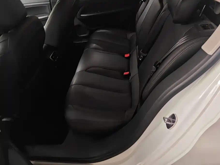 Peugeot 408 — миниатюра 11