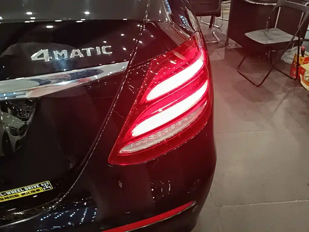 Mercedes-Benz E-Class — миниатюра 8
