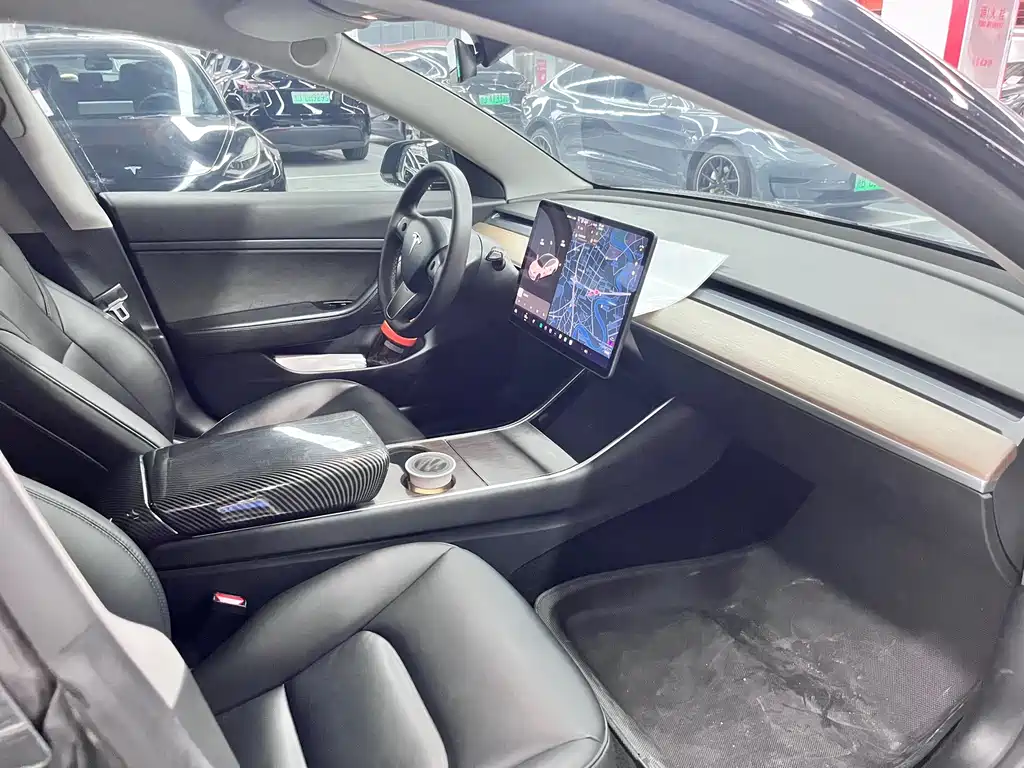 Tesla Model 3 — миниатюра 12