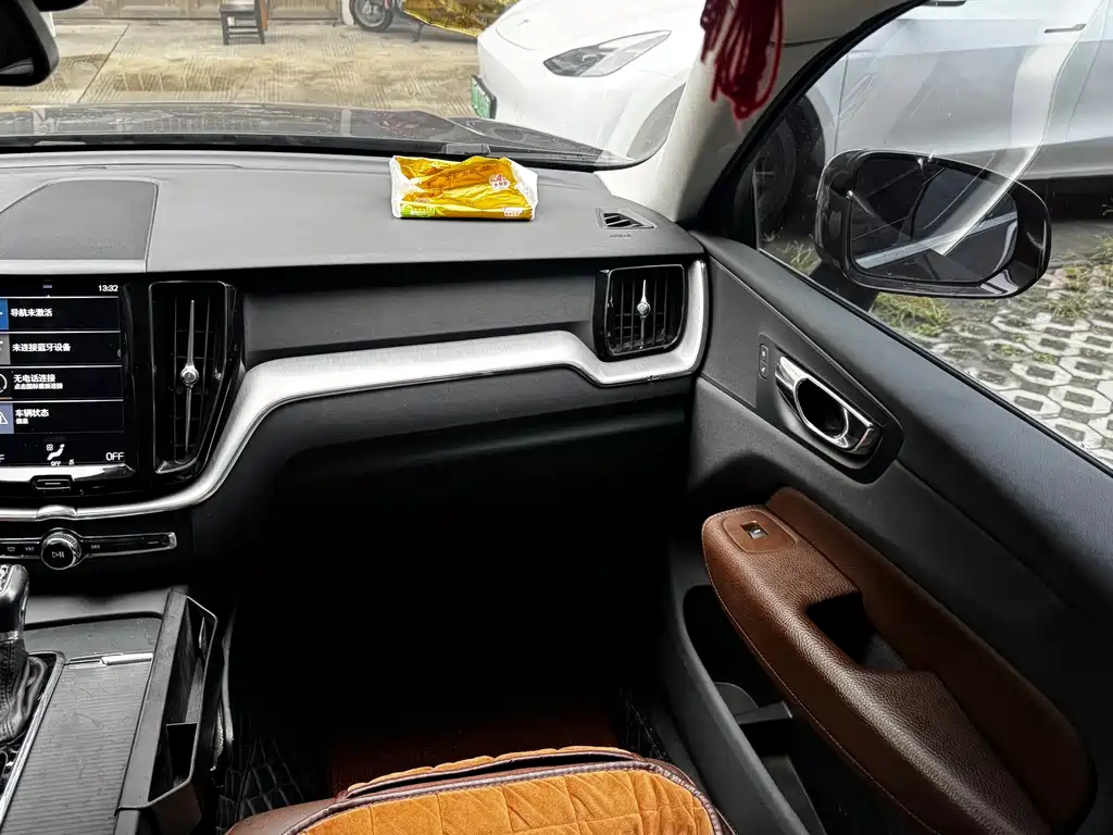 Volvo XC60 — миниатюра 12