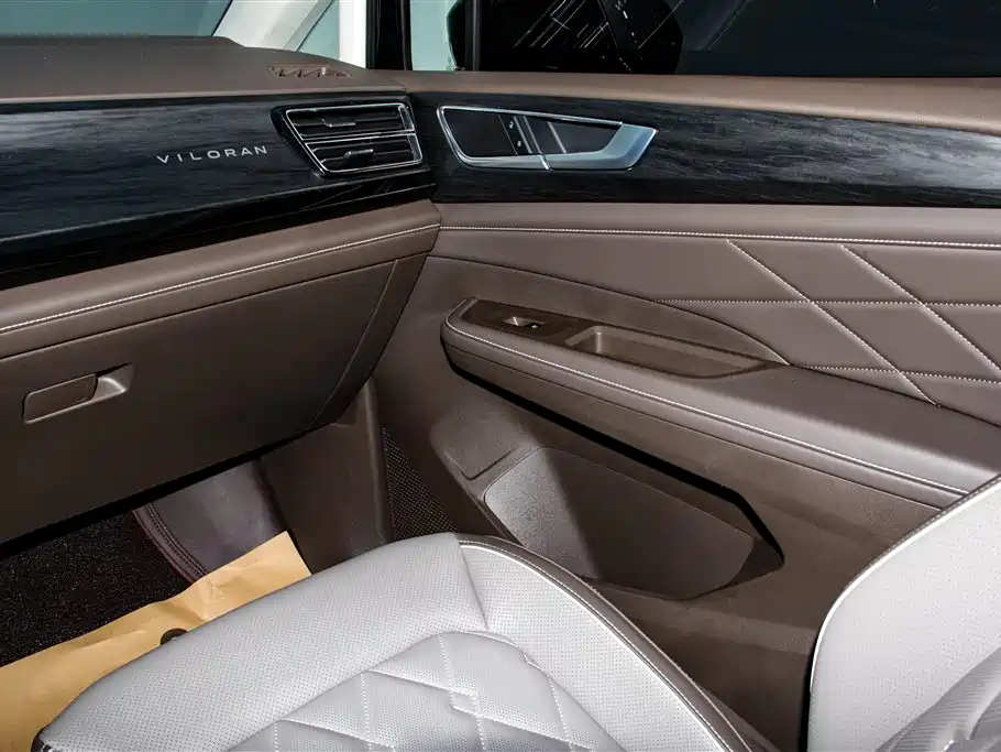 Volkswagen Viloran 380TSI Premium Edition, фото 24