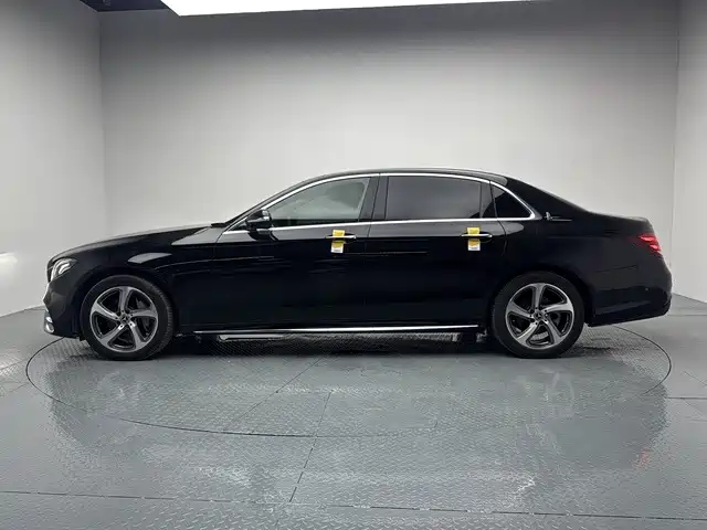 Mercedes-Benz E-Class — миниатюра 7