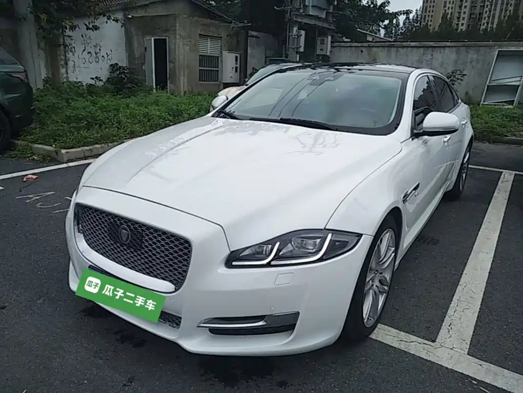 Jaguar XJ — миниатюра 2