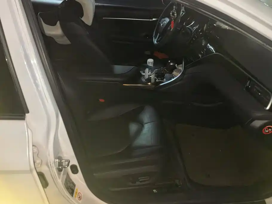 Toyota Camry — миниатюра 8