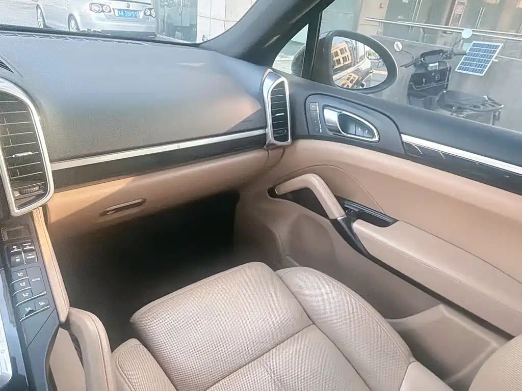 Porsche Cayenne — миниатюра 15