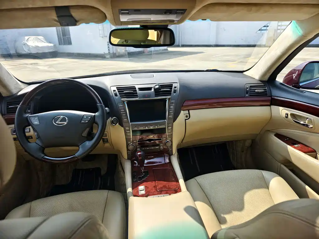Lexus LS — миниатюра 10
