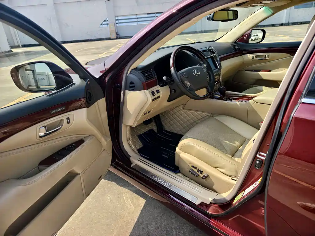 Lexus LS — миниатюра 13