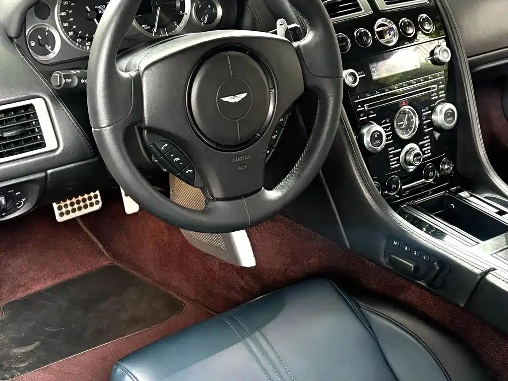 Aston Martin V8 Vantage — миниатюра 8