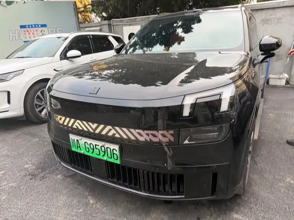 Lynk & Co 900